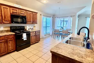 7028 Seton Hall Dr, Fort Worth, TX 76120 - Photo 5