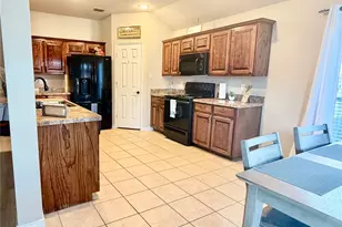 7028 Seton Hall Dr, Fort Worth, TX 76120 - Photo 7
