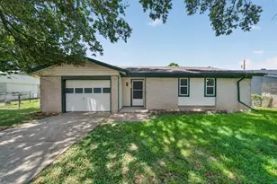 2461 Lisa St, Grand Prairie, TX 75051 - Photo 1