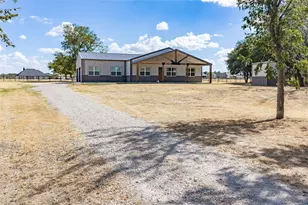 1123 Paradise Pkwy, Poolville, TX 76487 - Photo 3