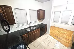 1921 W 10th St, Dallas, TX 75208 - Photo 3