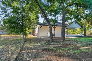 617 E Chambers St, Cleburne, TX 76031 - Photo 25