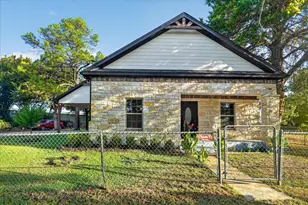 617 E Chambers St, Cleburne, TX 76031 - Photo 1