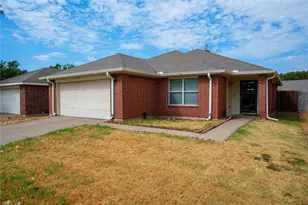 2748 Maegen Cir, Fort Worth, TX 76112 - Photo 1