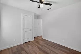 537 NW King St, Burleson, TX 76028 - Photo 19