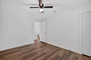 537 NW King St, Burleson, TX 76028 - Photo 17