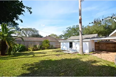 5951 Lattimer Drive, Houston, TX 77035 - Photo 7