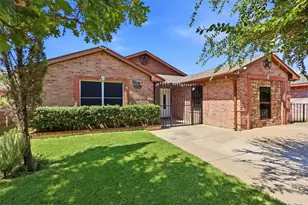 4704 Lizzy Dr, Dallas, TX 75211 - Photo 3