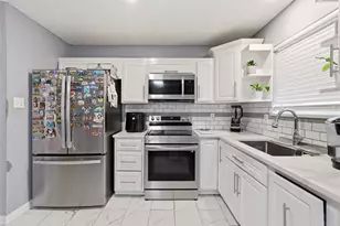 4704 Lizzy Dr, Dallas, TX 75211 - Photo 9