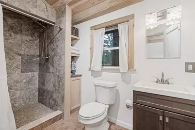 201 E 9th Street, Shady Shores, TX 76208 - Photo 23