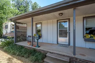 1225 34th St, Wichita Falls, TX 76302 - Photo 3