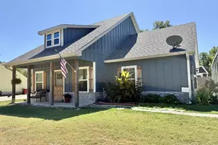 120 W Fairview St, Blossom, TX 75416 - Photo 3
