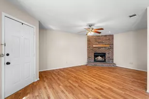 726 Michol St, Grapevine, TX 76051 - Photo 5