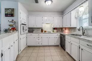 809 Beech St, Bonham, TX 75418 - Photo 11