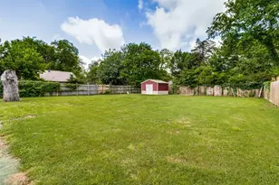 809 Beech St, Bonham, TX 75418 - Photo 33