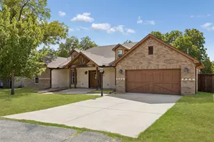 1925 Wildwood Dr, Grand Prairie, TX 75050 - Photo 3