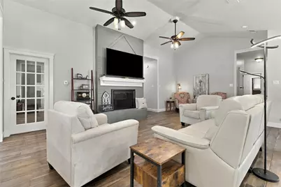 1005 S Denton Street, Gainesville, TX 76240 - Photo 9