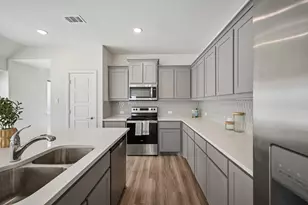 925 King St, Aubrey, TX 76227 - Photo 5