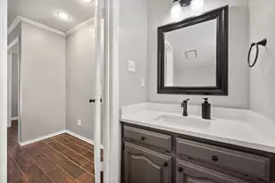 523 Cooper St, Grand Prairie, TX 75052 - Photo 27
