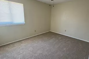 4512 Mizzenmast Ct, Fort Worth, TX 76135 - Photo 9
