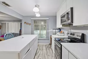 1108 S Edgefield Ave, Dallas, TX 75208 - Photo 3
