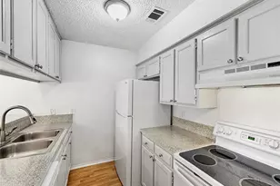 536 Guerin Dr, Arlington, TX 76012 - Photo 5
