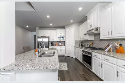 2710 Avondale Drive, Mansfield, TX 76063 - Photo 5