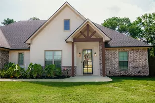 102 Oak Trl, Kilgore, TX 75662 - Photo 1
