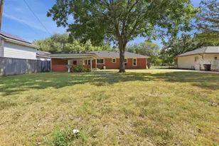 618 Bellevue Dr, Cleburne, TX 76033 - Photo 37