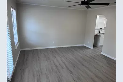 600 Bagby Avenue #8E, Waco, TX 76706 - Photo 5