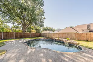 7536 Oak Park Dr, North Richland Hills, TX 76182 - Photo 3