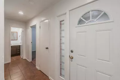 611 Lost Springs Court #B, Arlington, TX 76012 - Photo 3