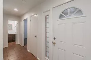 611 Lost Springs Ct, Arlington, TX 76012 - Photo 3