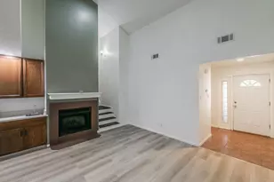 611 Lost Springs Ct, Arlington, TX 76012 - Photo 5
