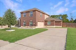 717 Milas Ln, Glenn Heights, TX 75154 - Photo 3