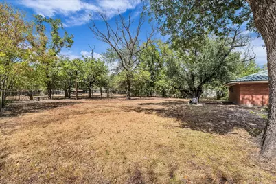 817 E Holly Lane, Mexia, TX 76667 - Photo 17