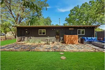 803 W Bluff Street, Granbury, TX 76048 - Photo 23