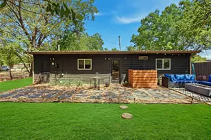 803 W Bluff St, Granbury, TX 76048 - Photo 23