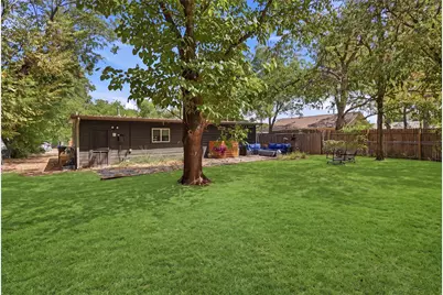 803 W Bluff Street, Granbury, TX 76048 - Photo 21