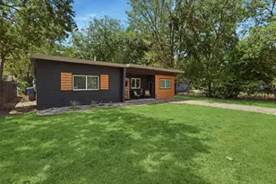803 W Bluff St, Granbury, TX 76048 - Photo 3