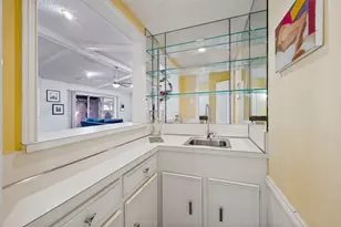 7407 Meadow Oaks Dr, Dallas, TX 75230 - Photo 21