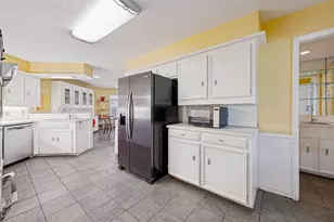 7407 Meadow Oaks Dr, Dallas, TX 75230 - Photo 7