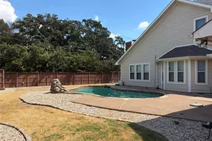 1911 Buffalo Bend Dr, Lewisville, TX 75067 - Photo 1