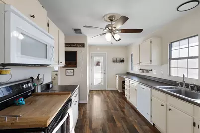 305 Cheyenne Drive, Runaway Bay, TX 76426 - Photo 17