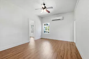 417 E Hughes St, Collinsville, TX 76233 - Photo 9