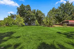 417 E Hughes St, Collinsville, TX 76233 - Photo 29