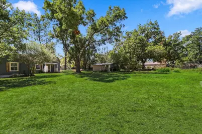 417 E Hughes Street, Collinsville, TX 76233 - Photo 31