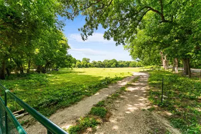 1213 S Houston School Road, Lancaster, TX 75146 - Photo 19