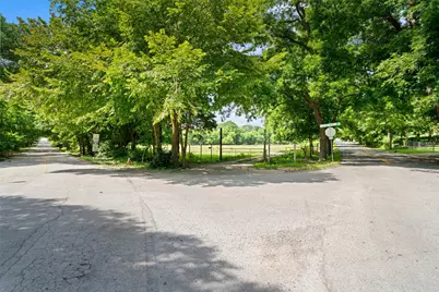 1213 S Houston School Road, Lancaster, TX 75146 - Photo 17