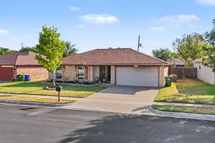 7624 Maple Hill Rd, Watauga, TX 76148 - Photo 3
